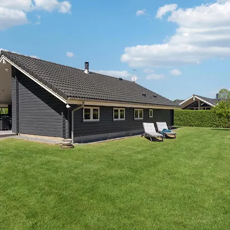 Holiday home Awesome In Juelsminde With Kitchen