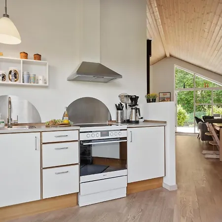 Awesome In Juelsminde With Kitchen Sonderby (Midtjylland)