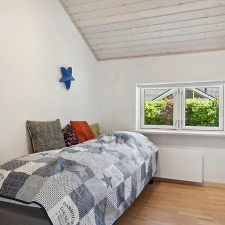 Awesome In Juelsminde With Kitchen בית נופש Sonderby (Midtjylland)